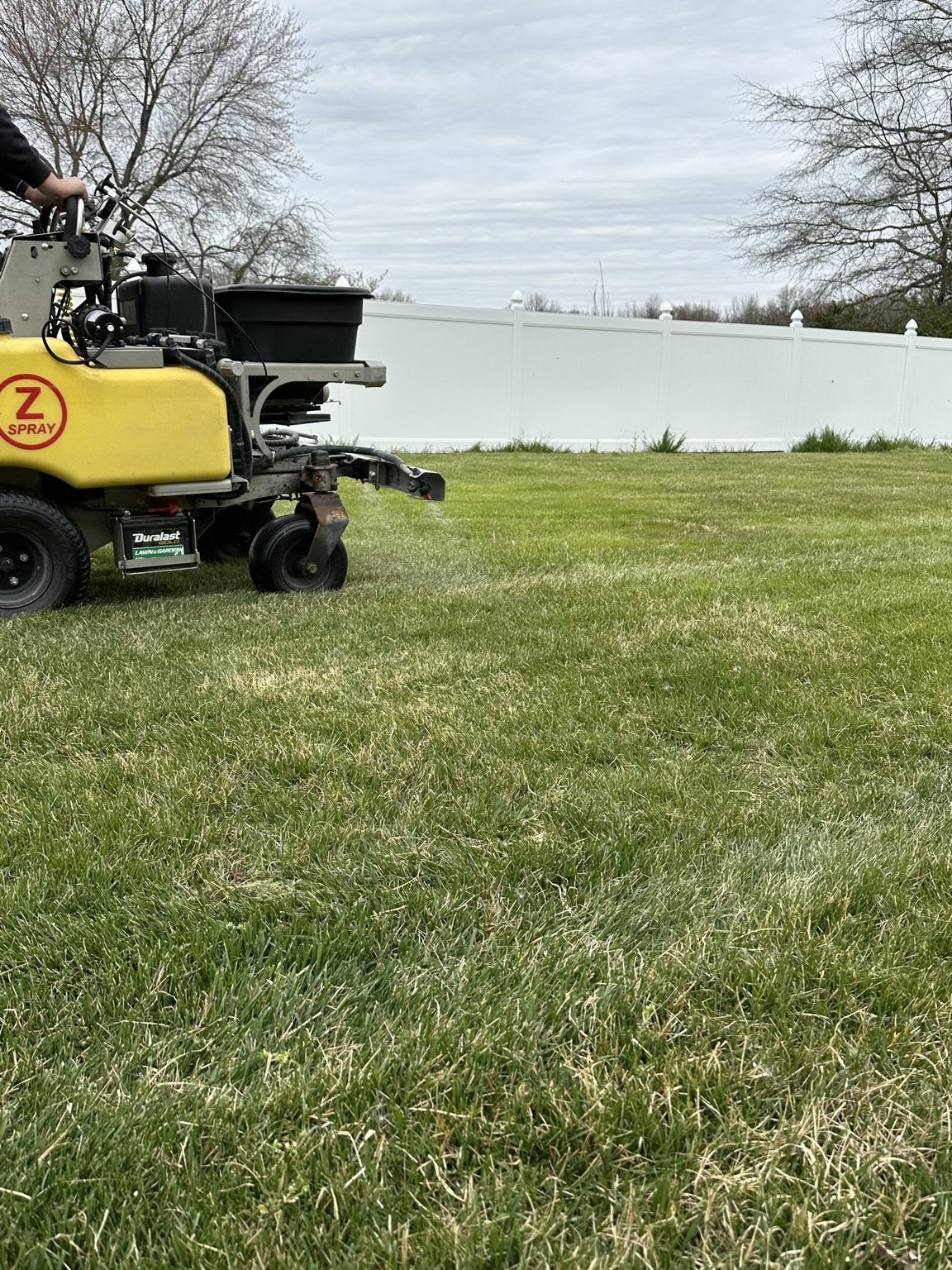 Brian's Lawncare Z-Spray fertilization and weed control application